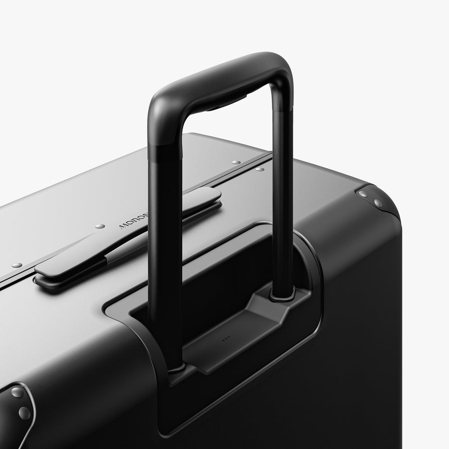 Obsidian | Extended luggage handle view of Hybrid Check-In Large in Obsidian