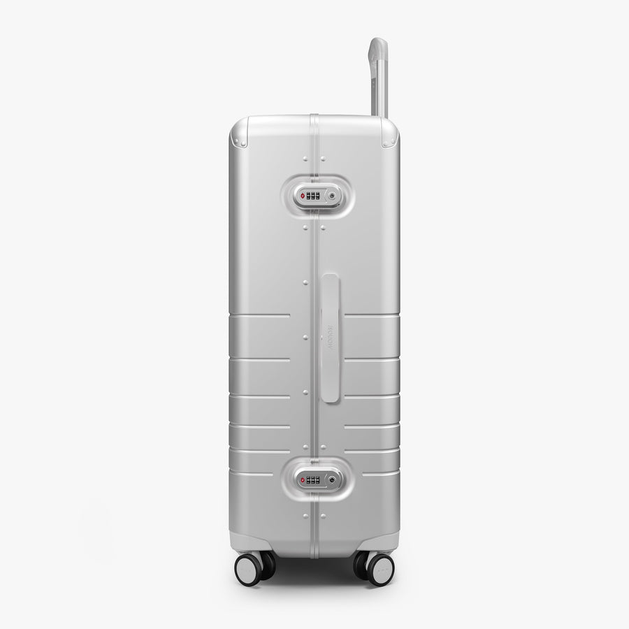 Silver | Side view of Hybrid Check-In Large in Silver