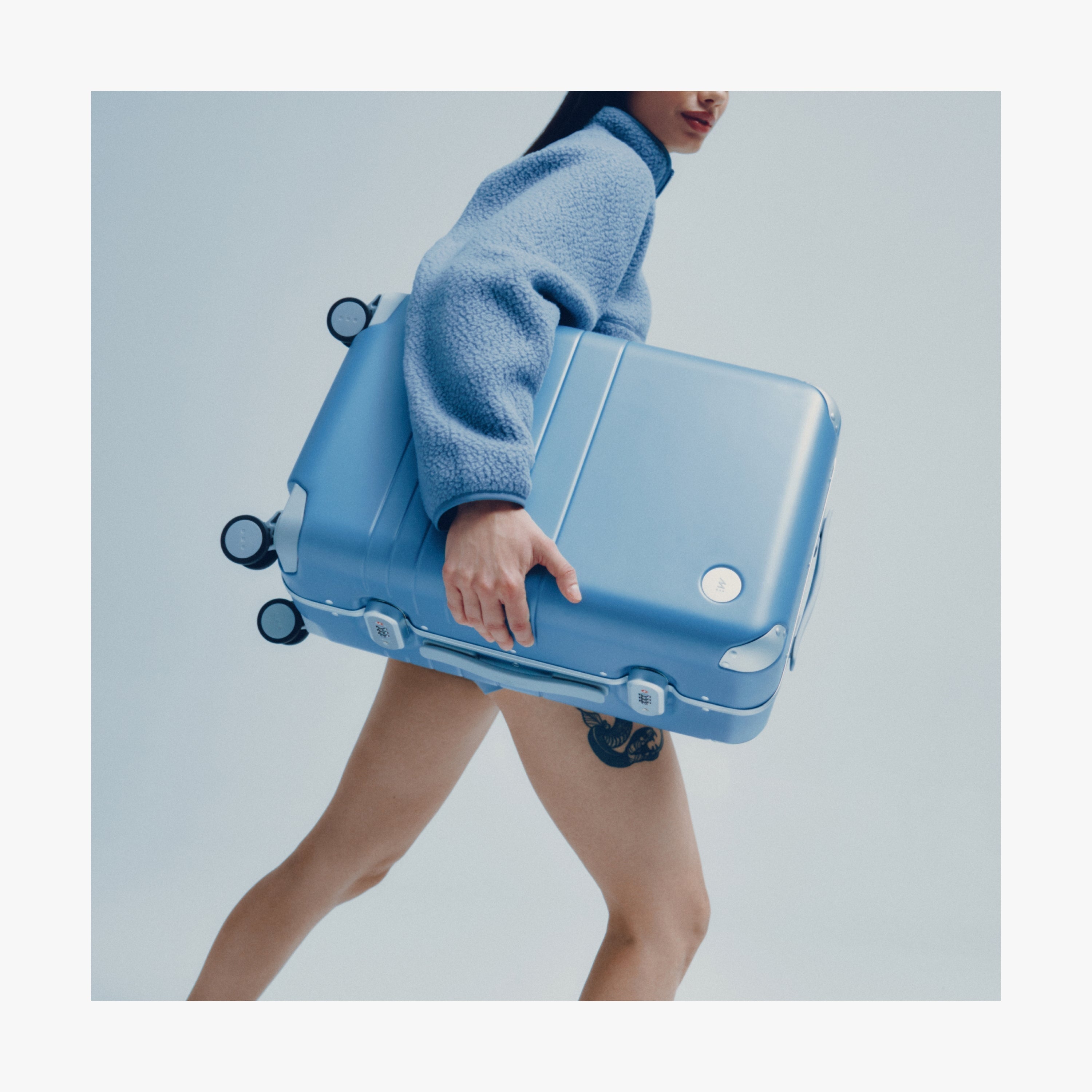 カホン　ハローブルー　L Hybrid Trunk Check-In Luggage | Monos Travel Aluminum Suitcases