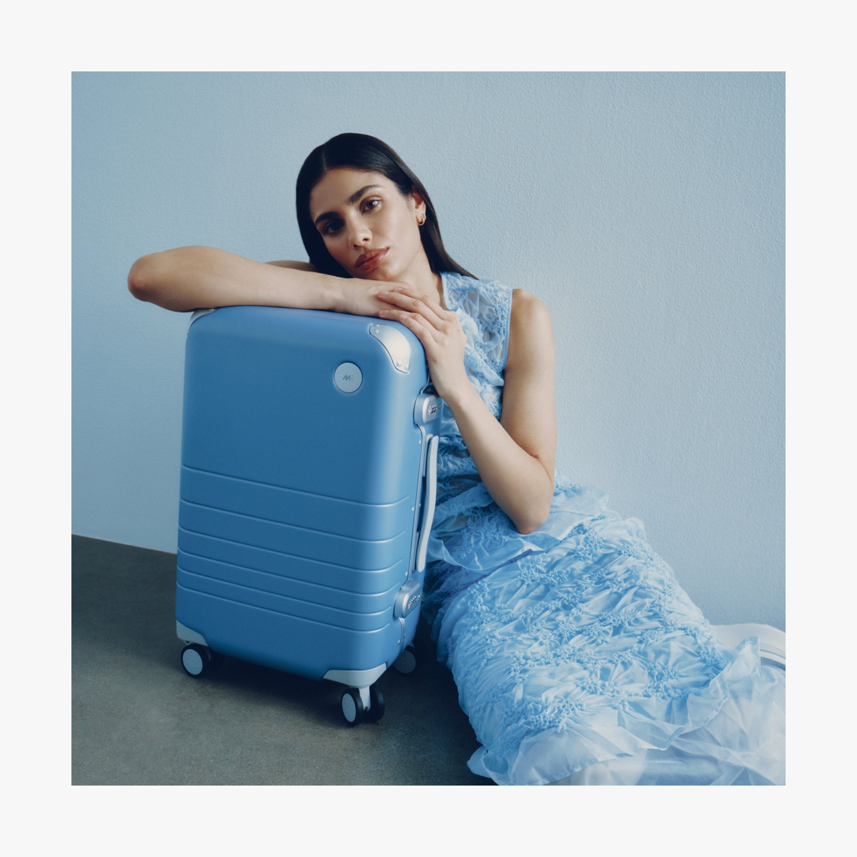 カホン　ハローブルー　L Hybrid Trunk Check-In Luggage | Monos Travel Aluminum Suitcases